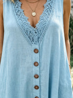 Women's Light Blue Lace V-neck Sleeveless Midi Dress, Button Front Irregular Hem Casual Dress With Pockets
